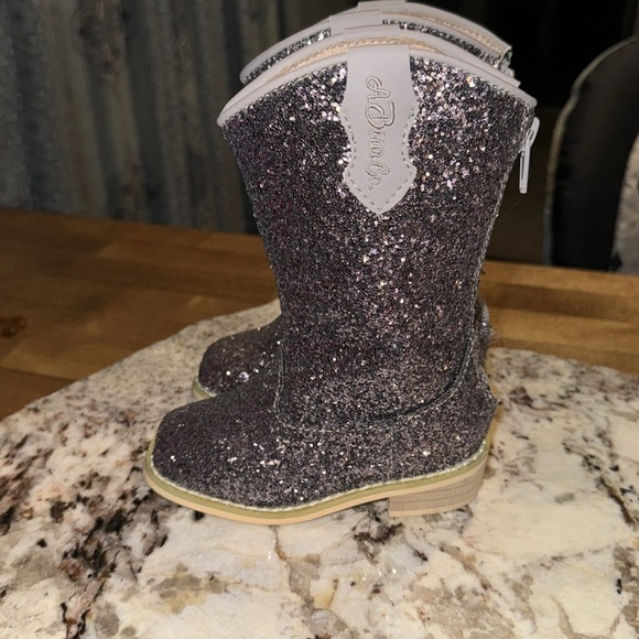 A Bear Co. Purple silver Cowgirl toddler size 6 - Picture 2 of 5